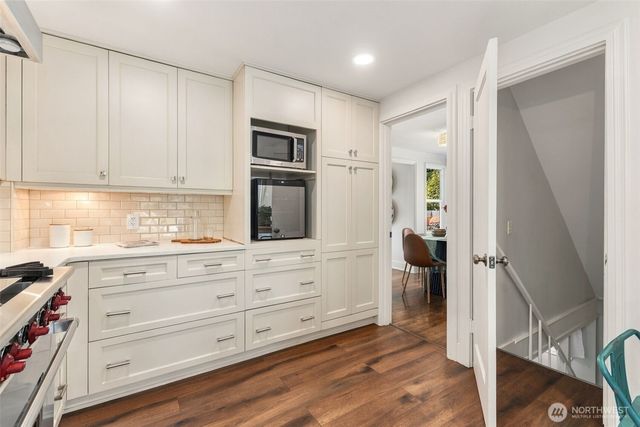 6736 10th Avenue NW, Seattle, WA 98117