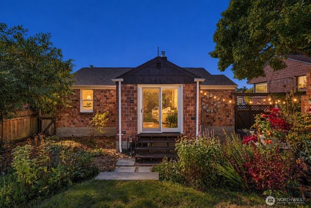 6736 10th Avenue NW, Seattle, WA 98117