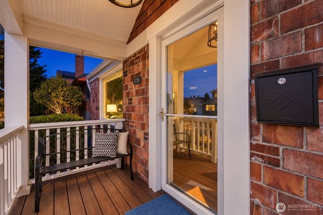 6736 10th Avenue NW, Seattle, WA 98117