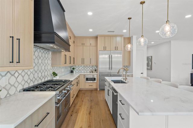 500 E DAVIS BOULEVARD, Tampa, FL 33606