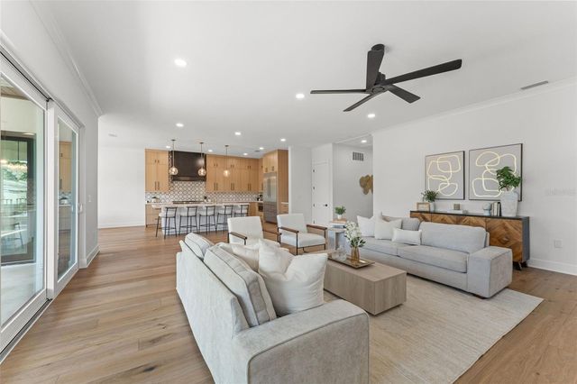 500 E DAVIS BOULEVARD, Tampa, FL 33606