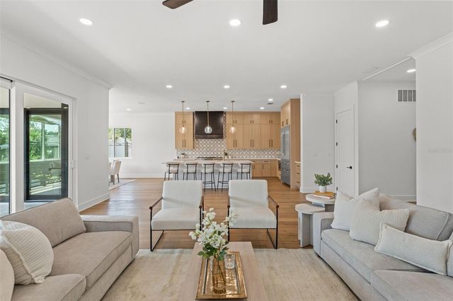 500 E DAVIS BOULEVARD, Tampa, FL 33606