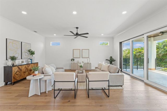 500 E DAVIS BOULEVARD, Tampa, FL 33606