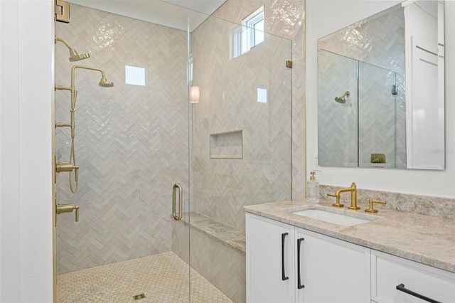 500 E DAVIS BOULEVARD, Tampa, FL 33606