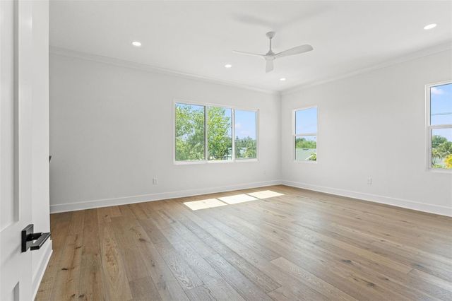 500 E DAVIS BOULEVARD, Tampa, FL 33606