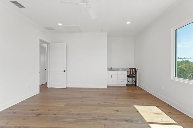 500 E DAVIS BOULEVARD, Tampa, FL 33606