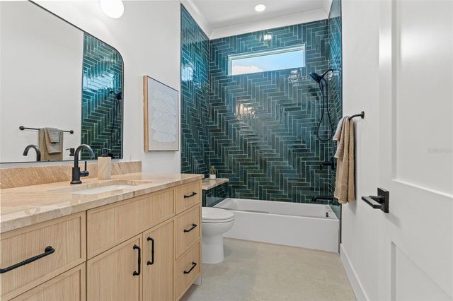 500 E DAVIS BOULEVARD, Tampa, FL 33606