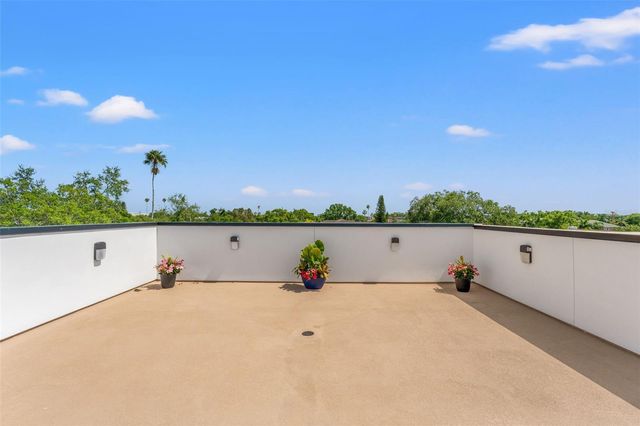 500 E DAVIS BOULEVARD, Tampa, FL 33606