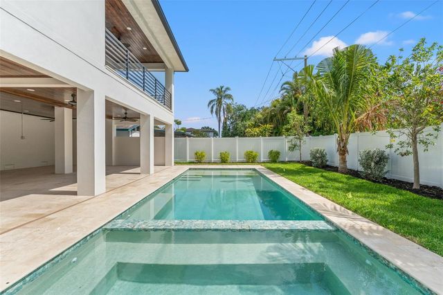 500 E DAVIS BOULEVARD, Tampa, FL 33606