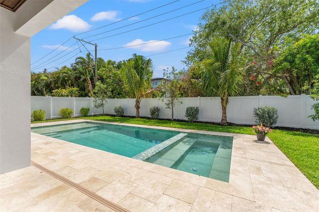 500 E DAVIS BOULEVARD, Tampa, FL 33606