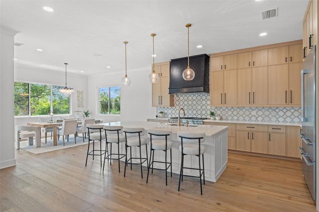 500 E DAVIS BOULEVARD, Tampa, FL 33606