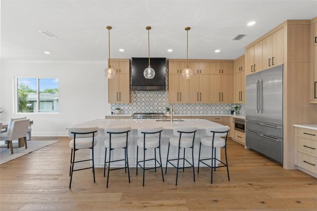 500 E DAVIS BOULEVARD, Tampa, FL 33606