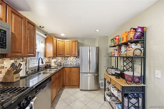830 Beach Road, Cheektowaga, NY 14225
