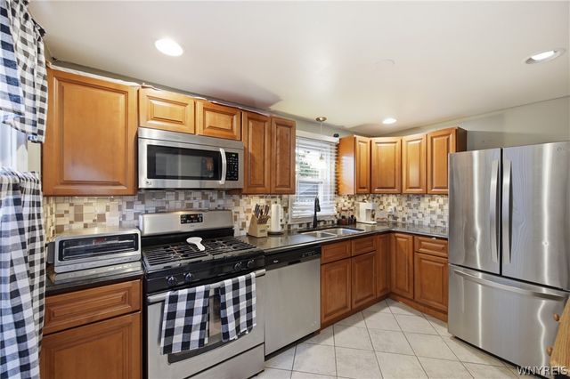 830 Beach Road, Cheektowaga, NY 14225