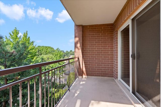 5155 MADISON Street 402, Skokie, IL 60077