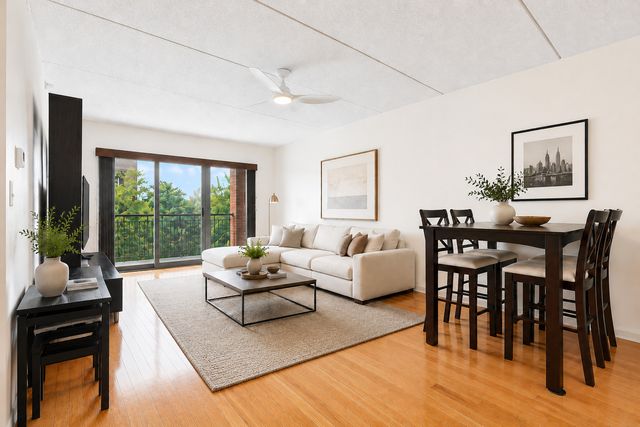 5155 MADISON Street 402, Skokie, IL 60077