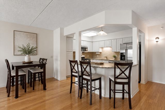 5155 MADISON Street 402, Skokie, IL 60077