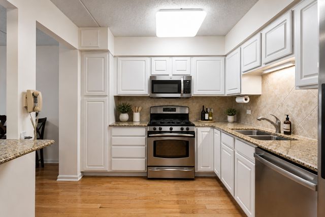 5155 MADISON Street 402, Skokie, IL 60077