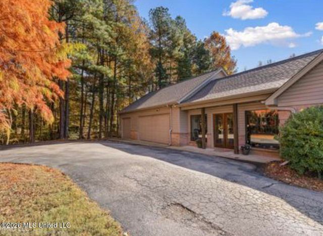 6760 Autumn Oaks Drive, Olive Branch, MS 38654