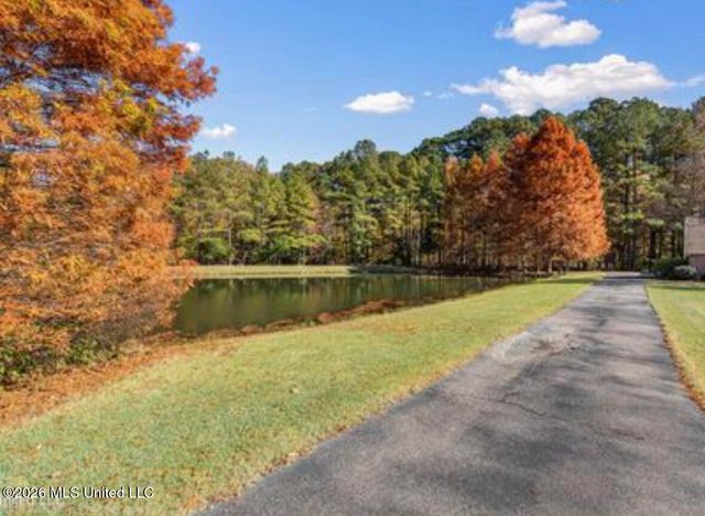 6760 Autumn Oaks Drive, Olive Branch, MS 38654