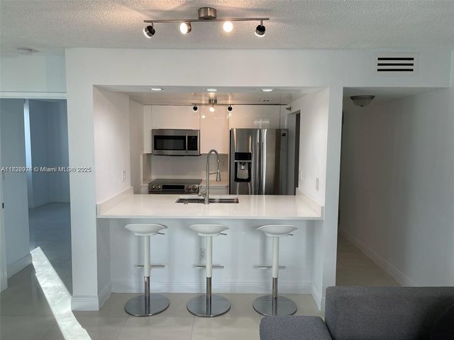 800 N Miami Ave E-504, Miami, FL 33136