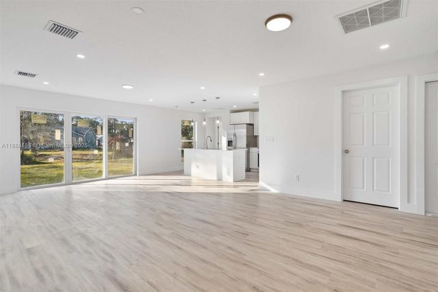 1150 SE Tarleton St, Palm Bay, FL 32909