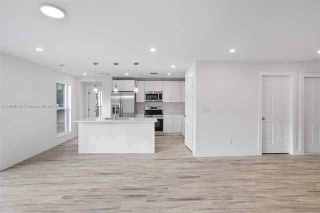 1150 SE Tarleton St, Palm Bay, FL 32909