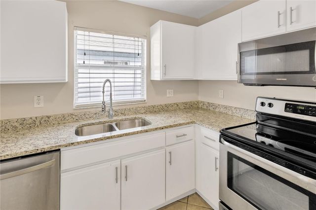 2408 CAMDEN OAKS PLACE, Valrico, FL 33594