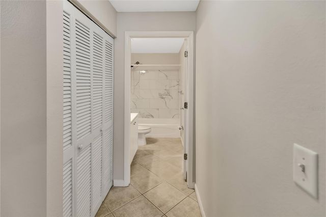 2408 CAMDEN OAKS PLACE, Valrico, FL 33594