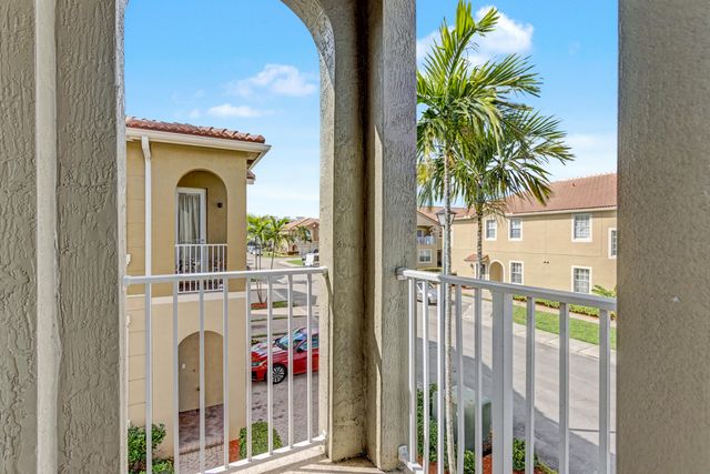 5869 Hampton Hills Boulevard, Tamarac, FL 33321