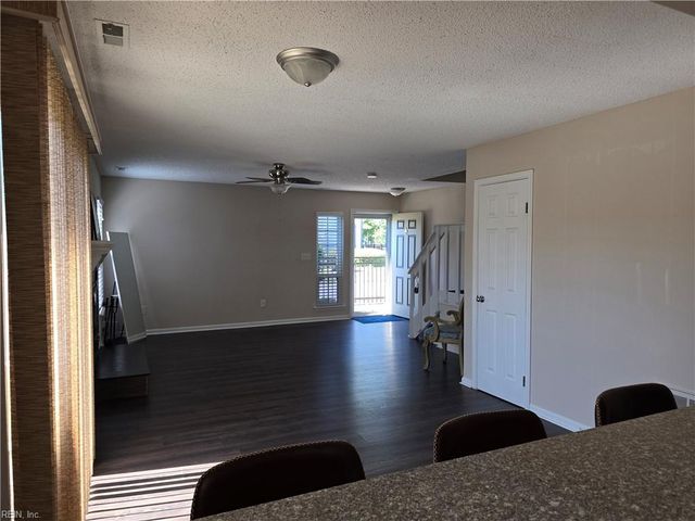 4536 Genoa CIR, Virginia Beach, VA 23462