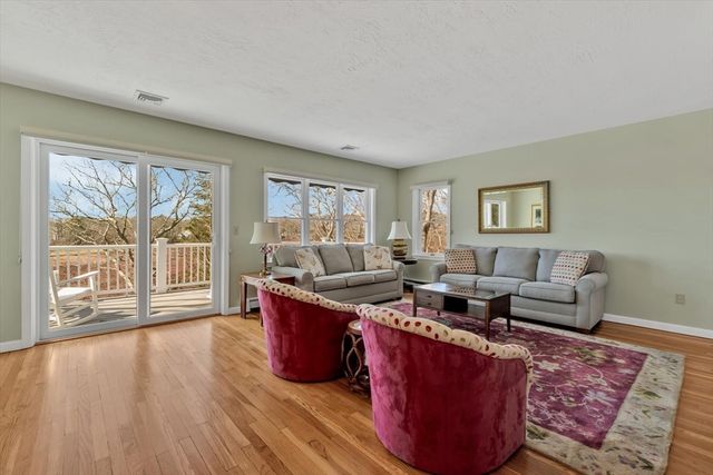 18 Gray Rocks West Rd, Falmouth, MA 02556