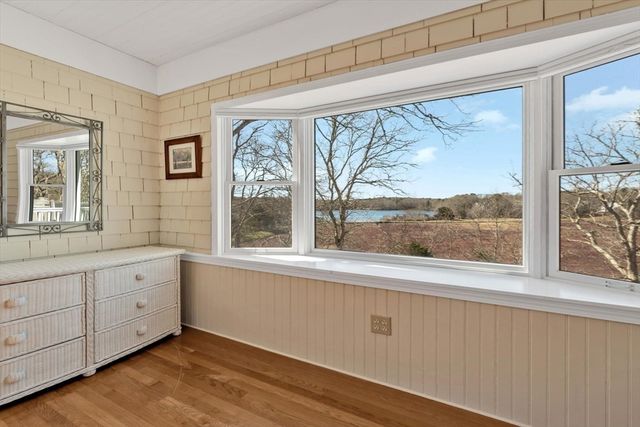 18 Gray Rocks West Rd, Falmouth, MA 02556