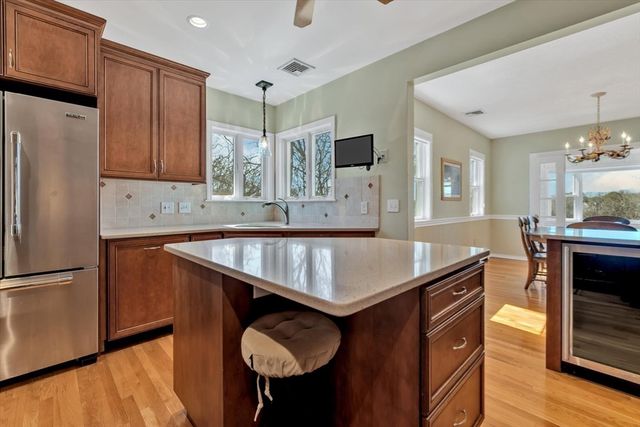 18 Gray Rocks West Rd, Falmouth, MA 02556