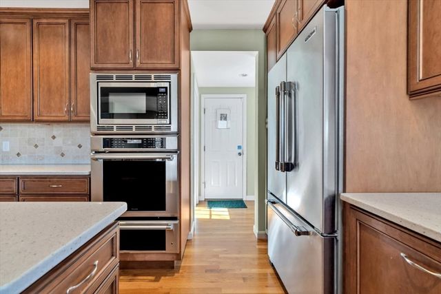 18 Gray Rocks West Rd, Falmouth, MA 02556