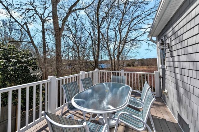 18 Gray Rocks West Rd, Falmouth, MA 02556