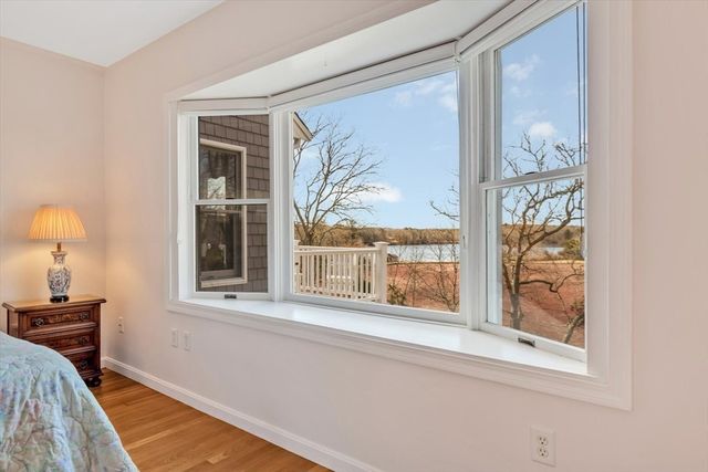 18 Gray Rocks West Rd, Falmouth, MA 02556