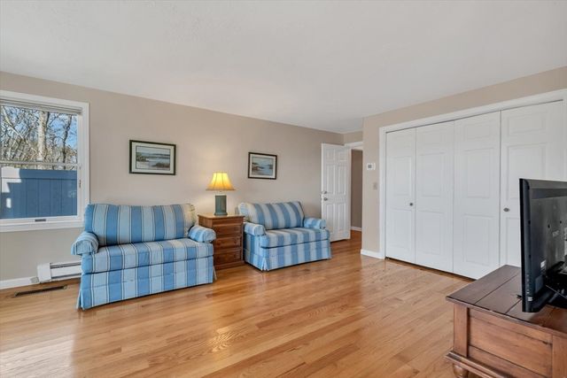 18 Gray Rocks West Rd, Falmouth, MA 02556