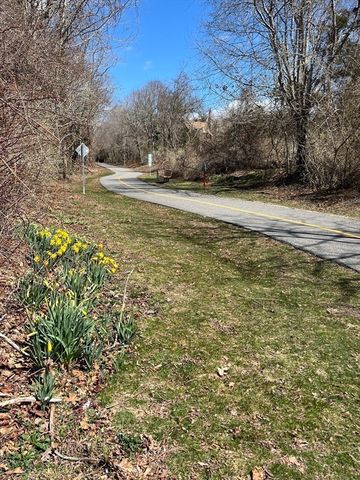 18 Gray Rocks West Rd, Falmouth, MA 02556