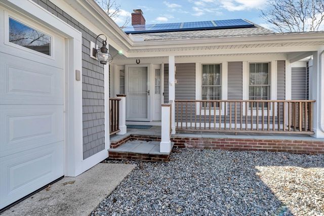 18 Gray Rocks West Rd, Falmouth, MA 02556