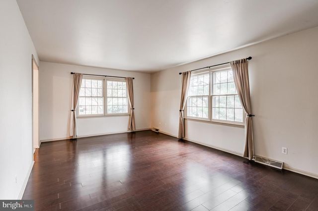 705 FALCON DR, Glenside, PA 19038