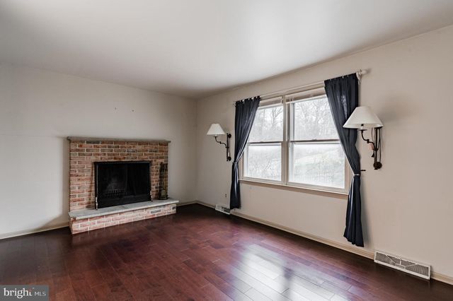 705 FALCON DR, Glenside, PA 19038