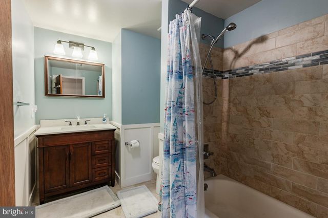 705 FALCON DR, Glenside, PA 19038