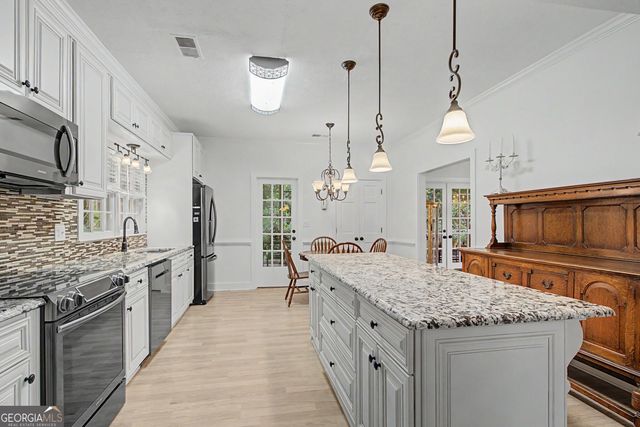 160 Sandy Lake Circle, Fayetteville, GA 30214