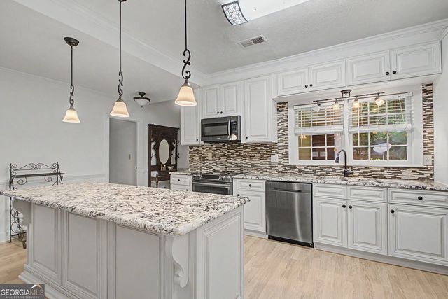 160 Sandy Lake Circle, Fayetteville, GA 30214