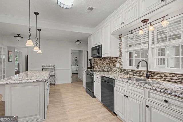 160 Sandy Lake Circle, Fayetteville, GA 30214
