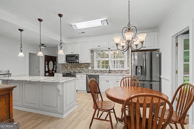 160 Sandy Lake Circle, Fayetteville, GA 30214