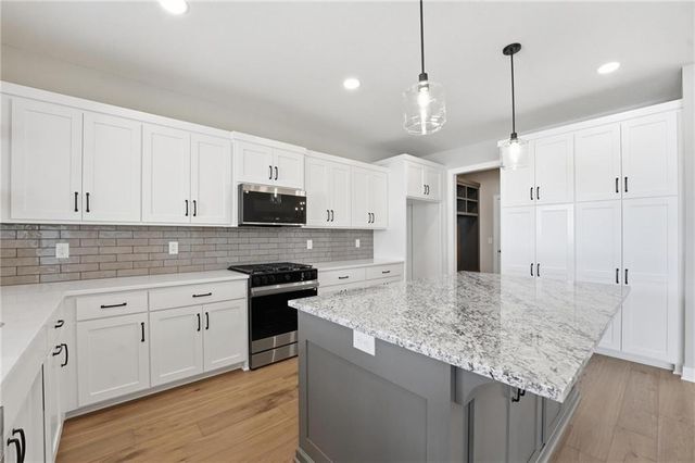 8216 NW 89th Terrace, Kansas City, MO 64153