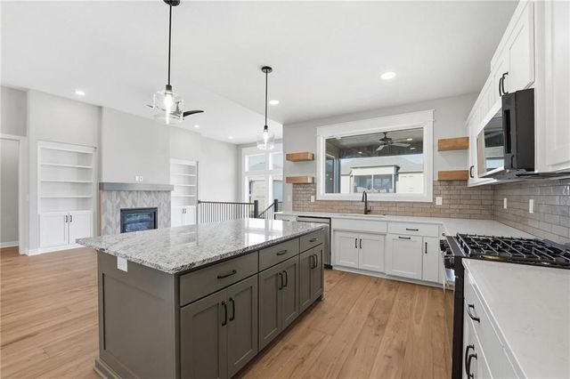 8216 NW 89th Terrace, Kansas City, MO 64153