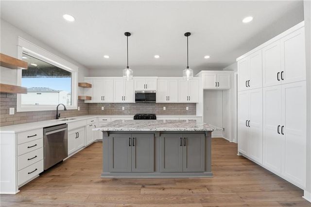 8216 NW 89th Terrace, Kansas City, MO 64153